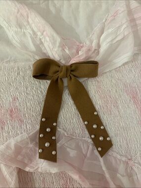 Brown Pearl clip in bow